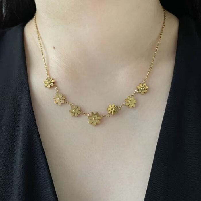 Fleurelle Necklace - Image 2