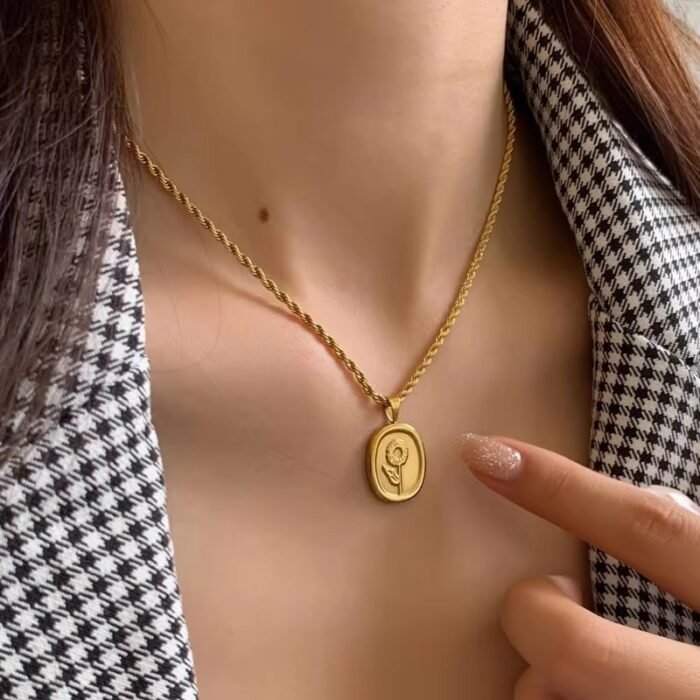 Victorian Bloom Necklace - Image 2