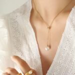 Élora Pearl Drop Necklace - Image 2